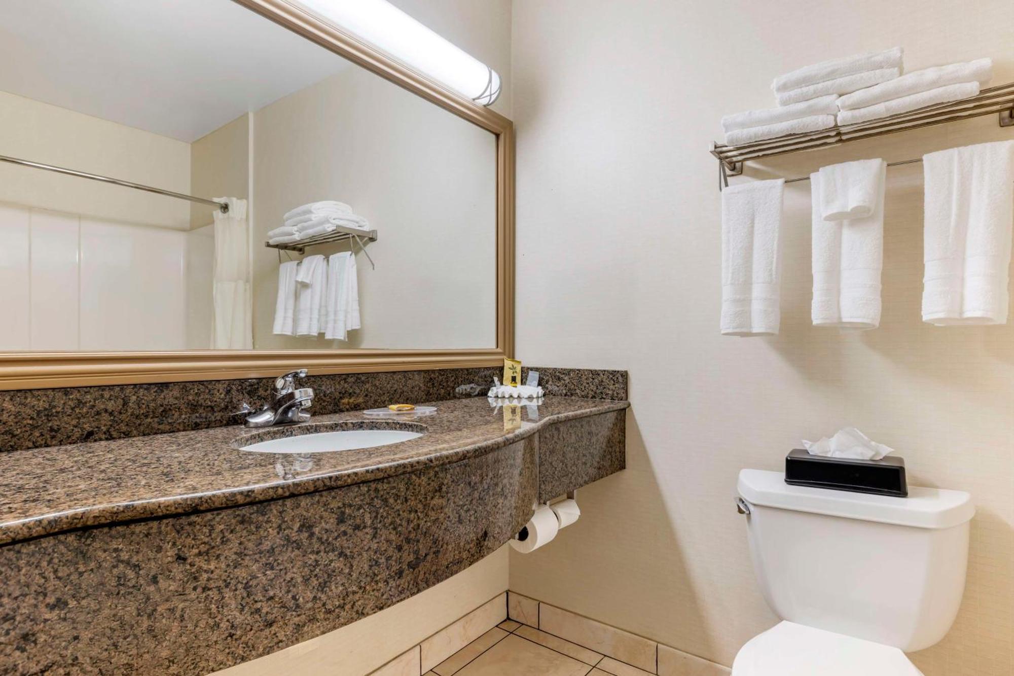 Best Western Plus Lake Elsinore Inn & Suites Exterior photo