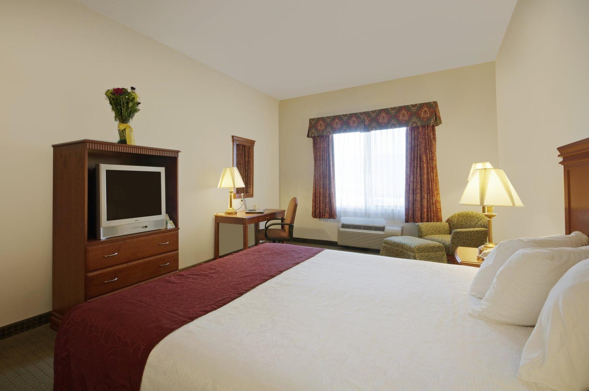 Best Western Plus Lake Elsinore Inn & Suites Exterior photo