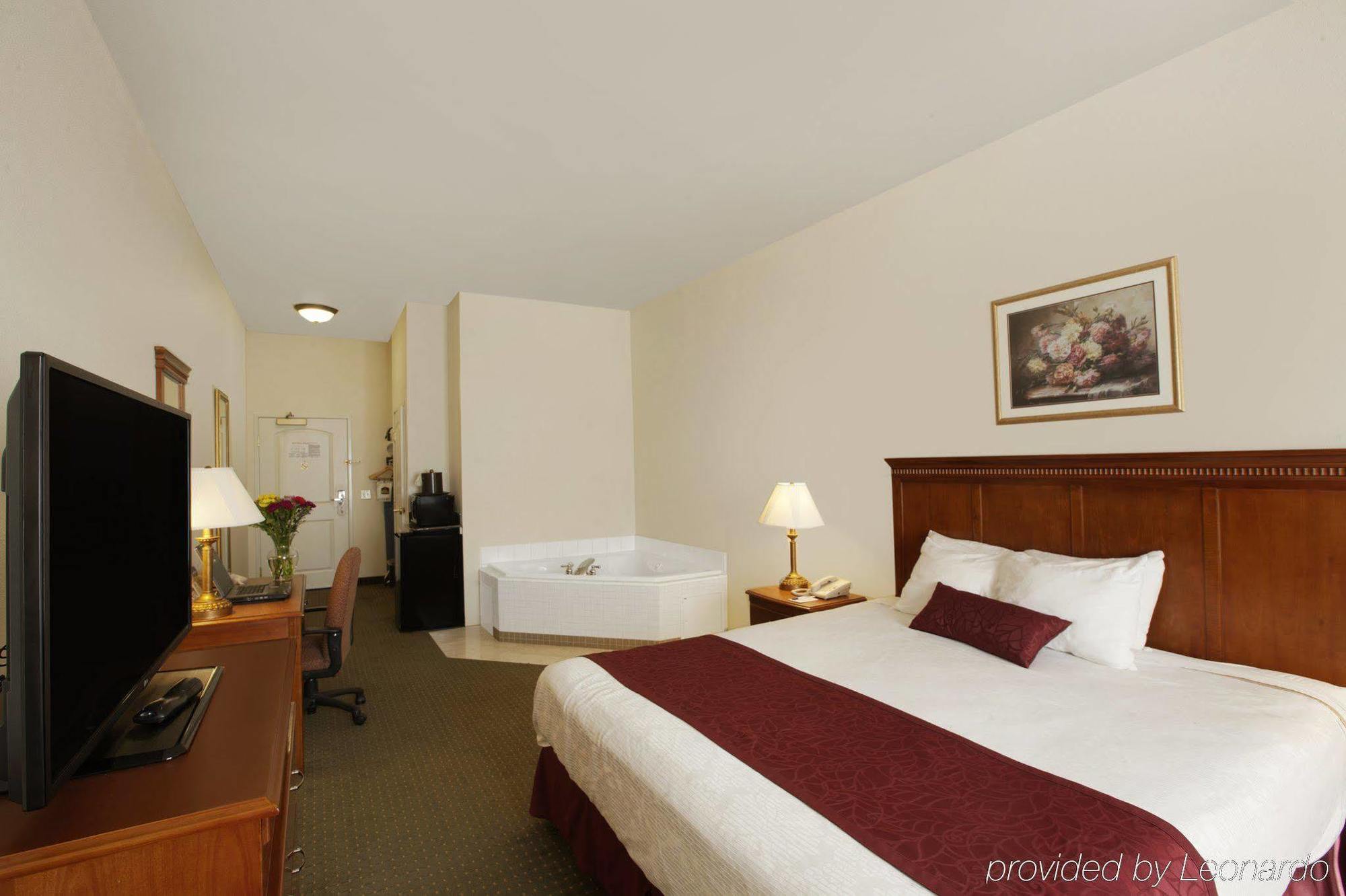 Best Western Plus Lake Elsinore Inn & Suites Exterior photo