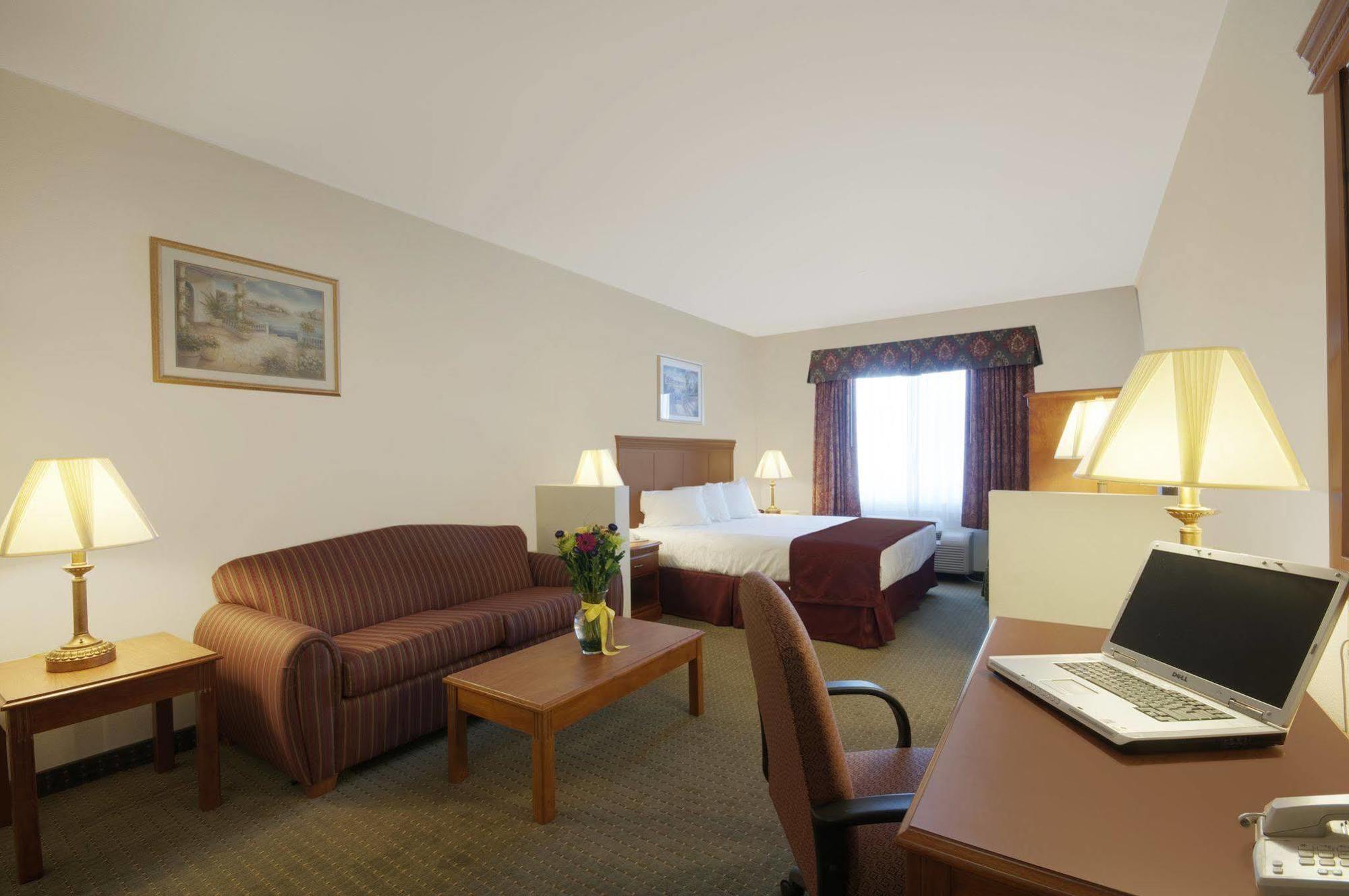 Best Western Plus Lake Elsinore Inn & Suites Exterior photo