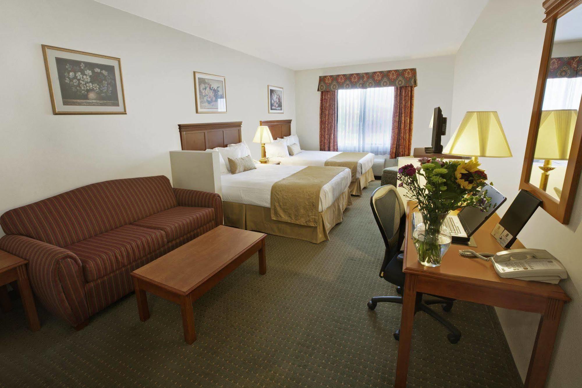 Best Western Plus Lake Elsinore Inn & Suites Exterior photo