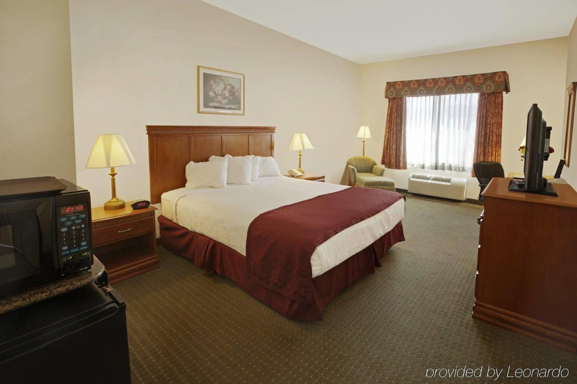 Best Western Plus Lake Elsinore Inn & Suites Exterior photo