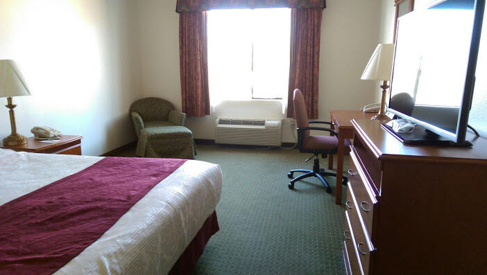 Best Western Plus Lake Elsinore Inn & Suites Exterior photo