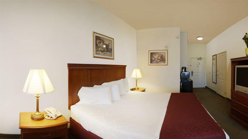 Best Western Plus Lake Elsinore Inn & Suites Exterior photo